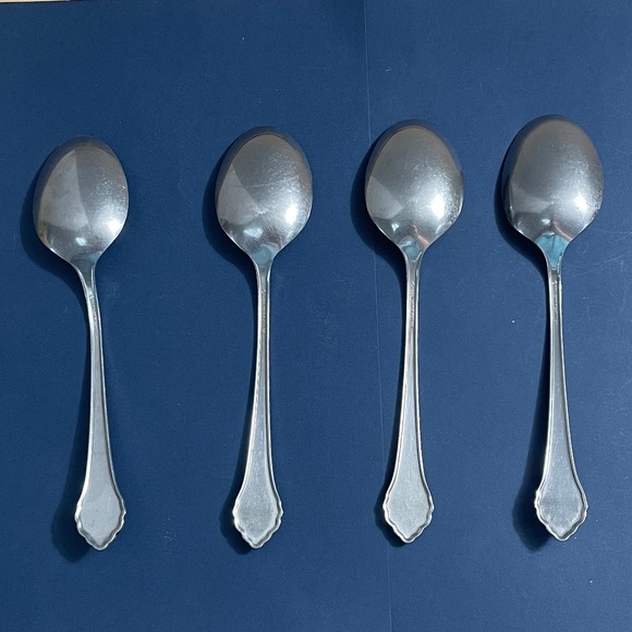Vintage Oneida Profile Lakewood Pattern 4 Soup Spoons Tablespoons Flatware - Picture 3 of 6
